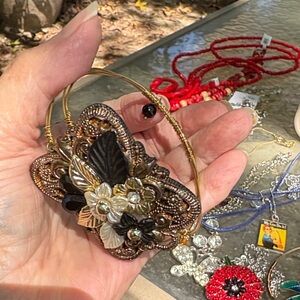 Elegant Gold and Black Floral Bracelet